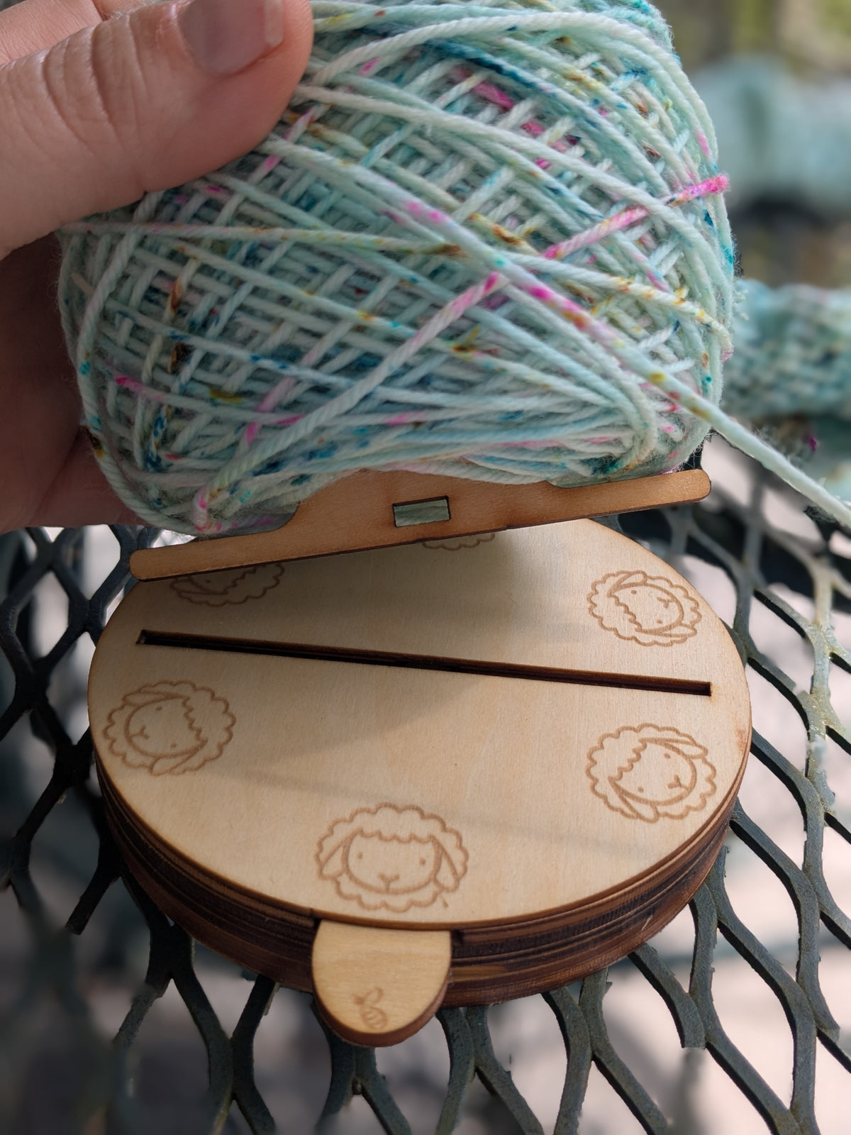 Yarn Pirouette - Carousel Base Yarn Butler