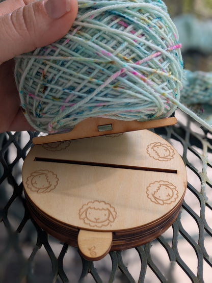 Yarn Pirouette - Carousel Base Yarn Butler